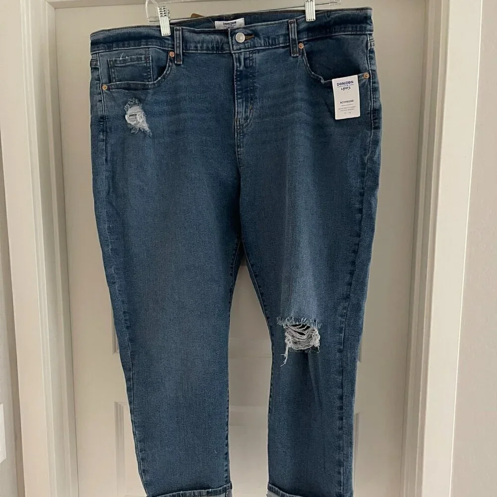 Denizen from Levi's Women's Boyfriend Jeans in Blue - Size 18 - NWT (342) - Picture 2 of 8